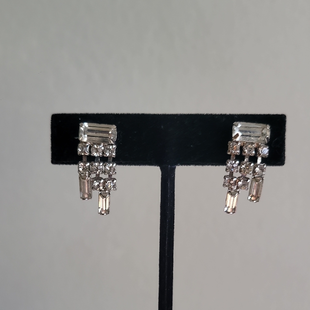 VTG Duane Elegant Silver Tone Dangle Earrings